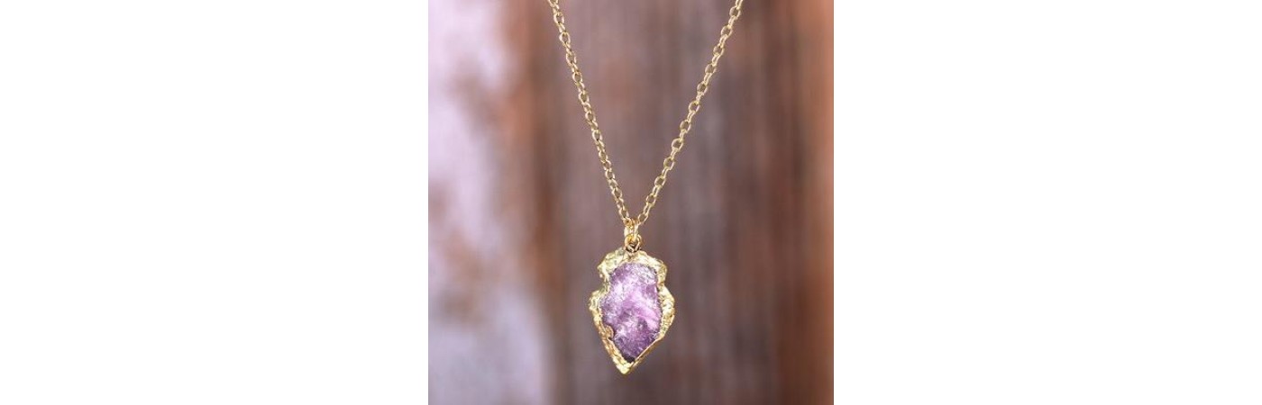 Taital : Amythist ero stone brass gold plated chain necklace